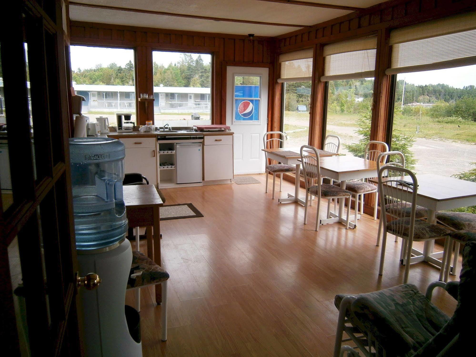 Motel De L'Anse Port-Daniel Esterno foto
